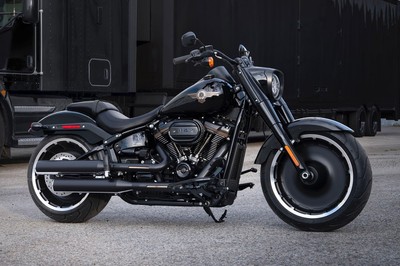 https _jp.hypebeast.com_files_2020_02_harley-davidson-fat-boy-30th-anniversary-info-001.jpg
